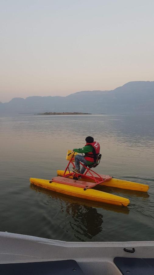 Saj By The Lake, マルセージュ・ガート エクステリア 写真